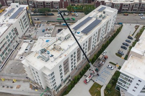Rooftop Crane Lift - Crainco Inc.